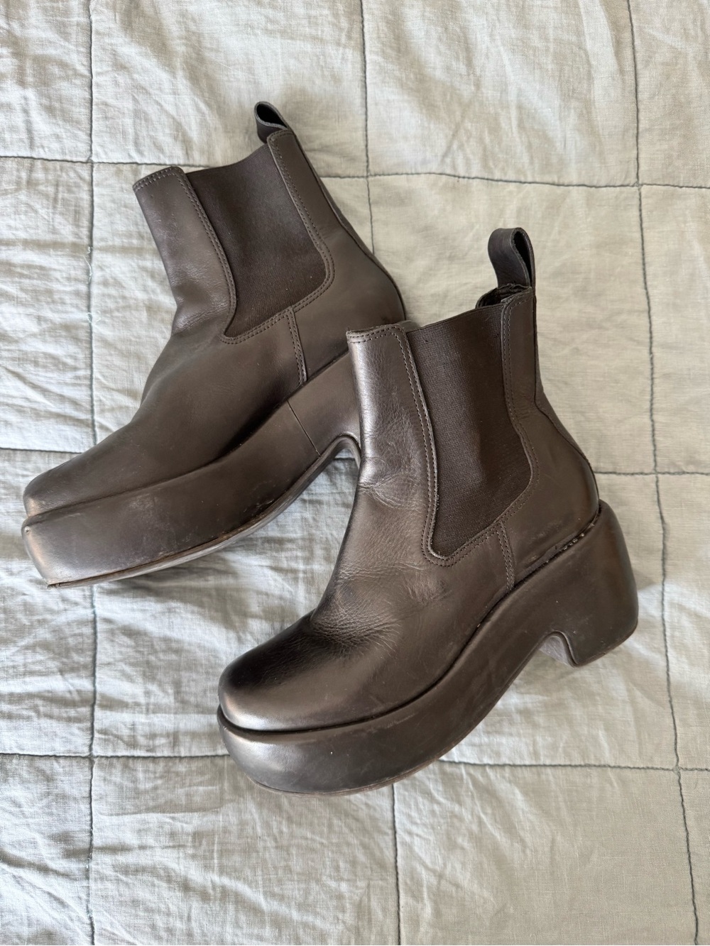 Everlane Puffa Boots in Black